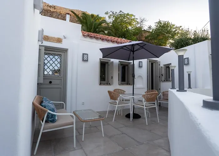 Villa Hermes In Anafiotika Athens !