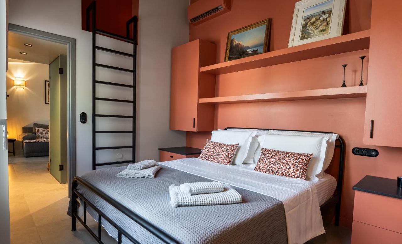 Villa Hermes In Anafiotika ! *