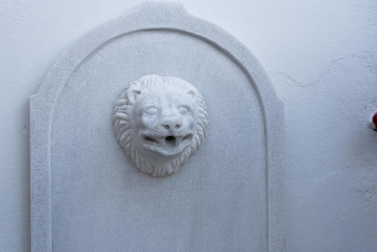 Hermes In Anafiotika ! * Athens